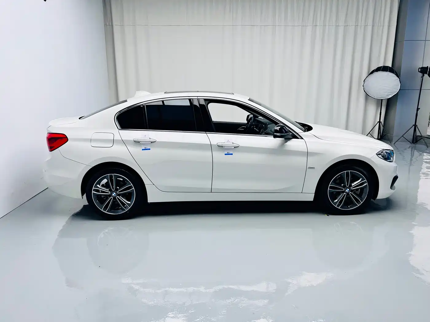 BMW 1 Series 2018 118i Sport Edition фото 5