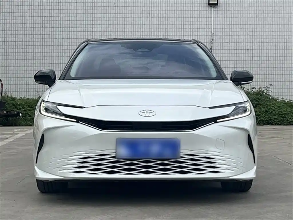 Toyota Camry 2024 2.0GVP Luxury Edition фото 10