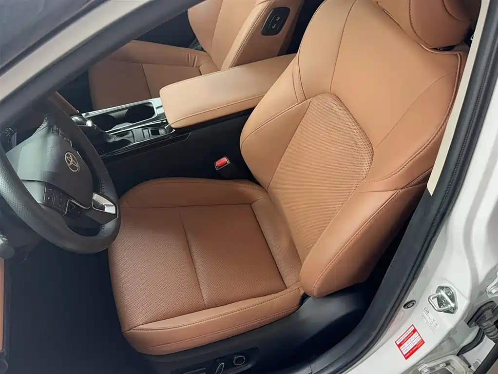 Toyota Camry 2024 2.0GVP Luxury Edition фото 11