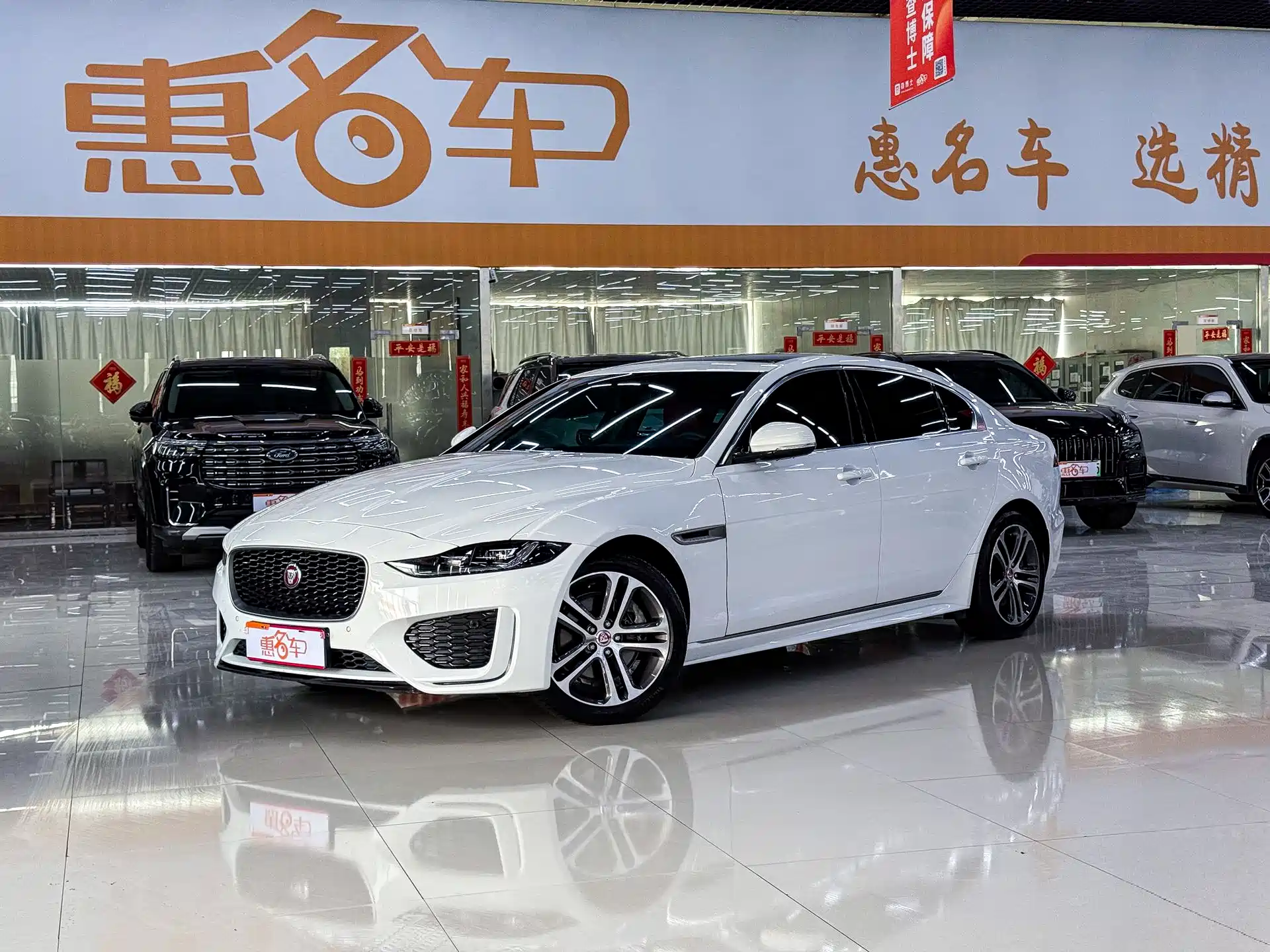 Фото 1 - Jaguar XEL
