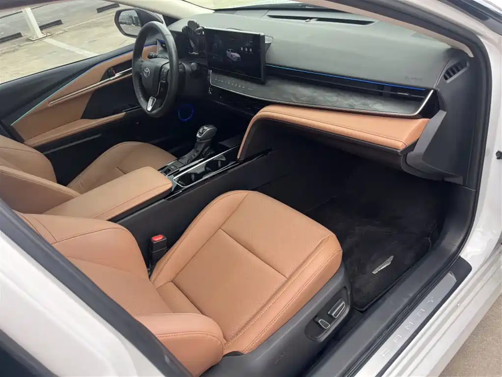Toyota Camry 2024 2.0GVP Luxury Edition фото 22