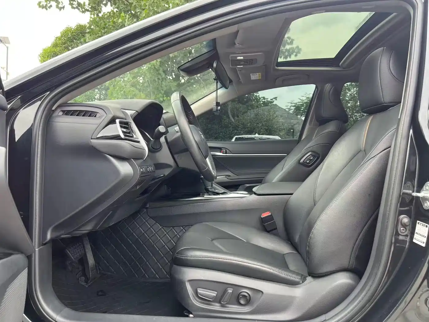 Toyota Camry 2023 2.0G Luxury Edition фото 5