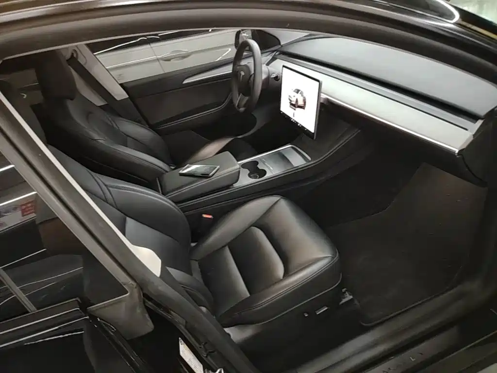 Фото 25 - Tesla Model Y