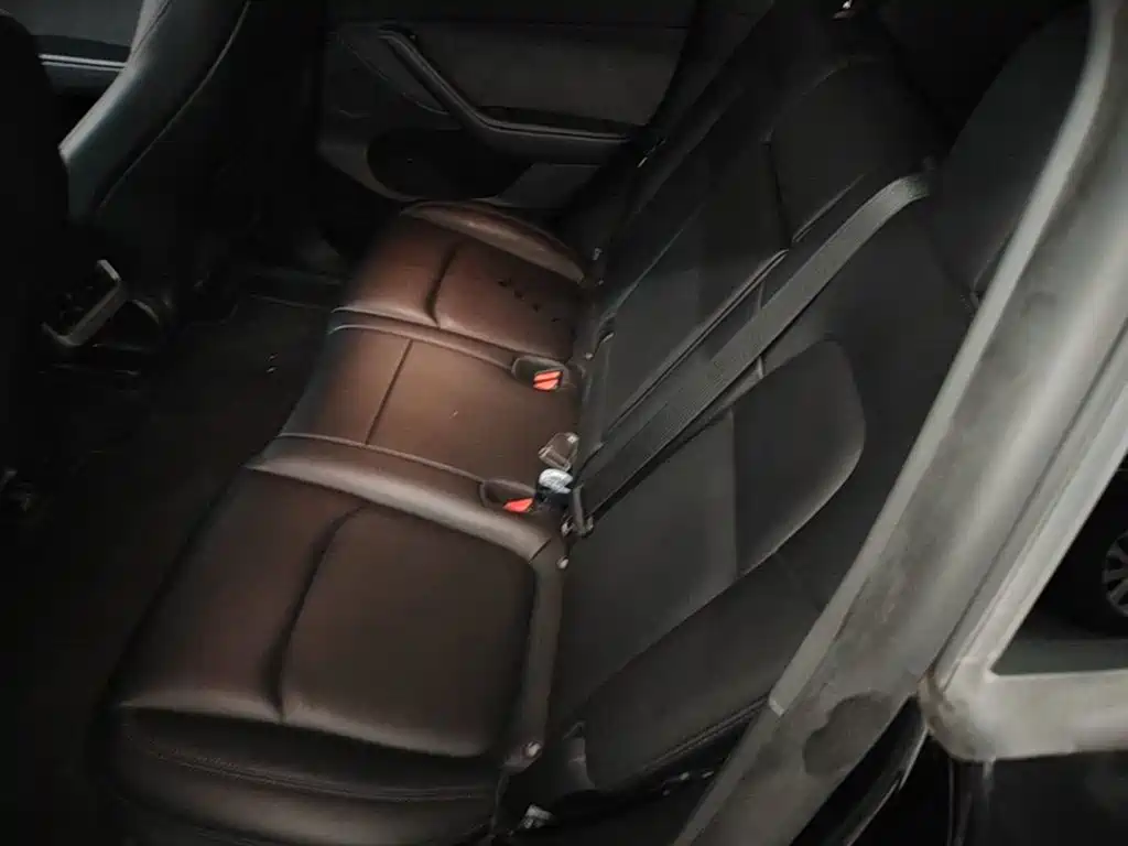 Фото 17 - Tesla Model Y