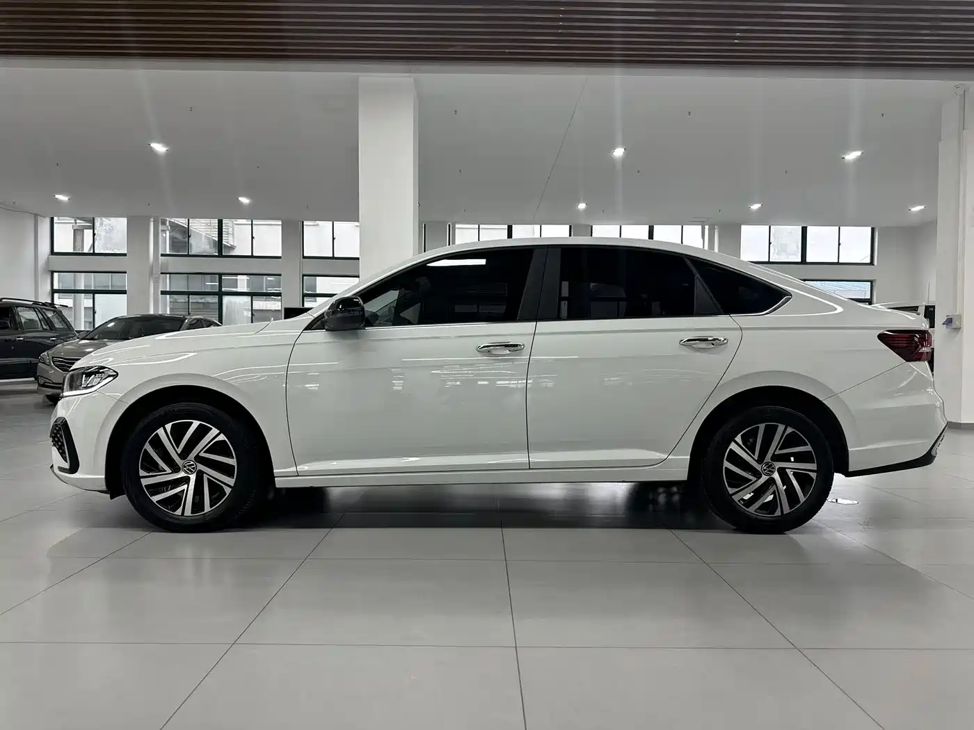Volkswagen Lavida 2024 Model 300TSI DSG Starlight Full Comfort Edition фото 8