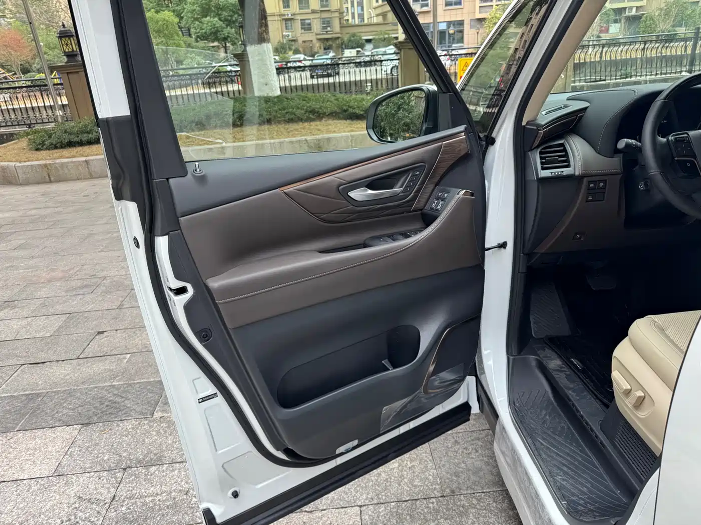 Toyota Alphard 2024 Hybrid 2.5L Ultimate Enjoyment Edition фото 7