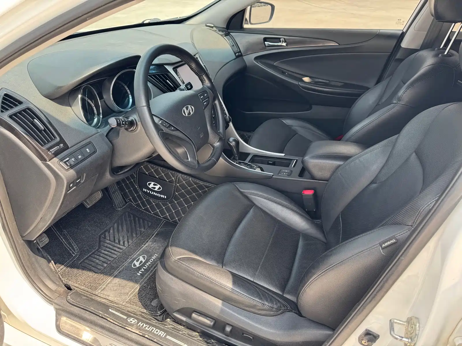 Photo 9 - Hyundai Sonata