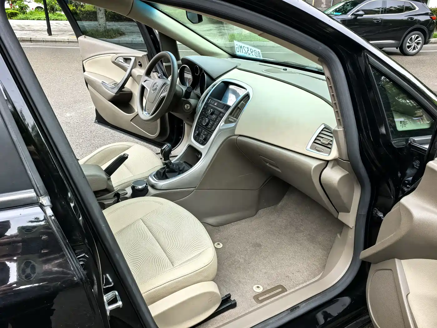 Buick Excelle 2013 Model GT 1.6L Manual Progressive фото 9