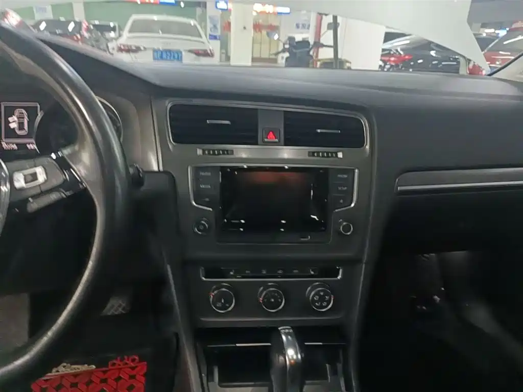 Volkswagen Golf 2016 230TSI Automatic Luxury фото 13