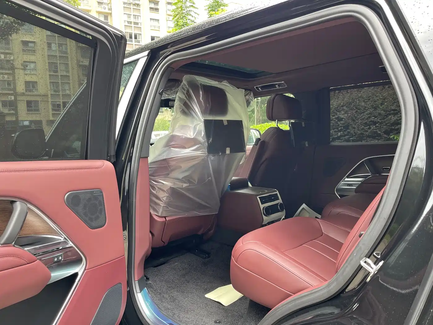 Land Rover Range Rover 2025 3.0 L6 400PS Genesis Extended Wheelbase фото 6