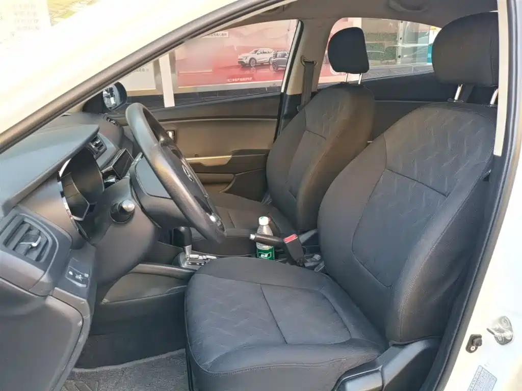 KIA K2