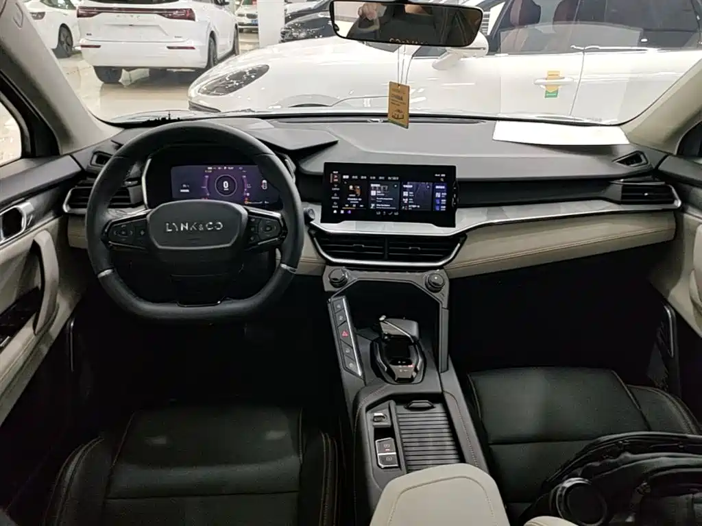 Lynk & Co 06 EM-P 2022 PHEV 84KM Range Pro фото 10