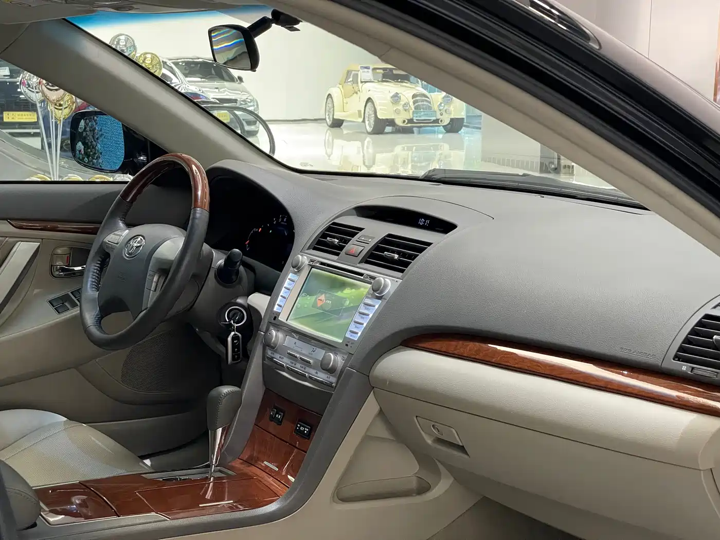 Toyota Camry 2013 200G Classic Luxury Edition фото 18
