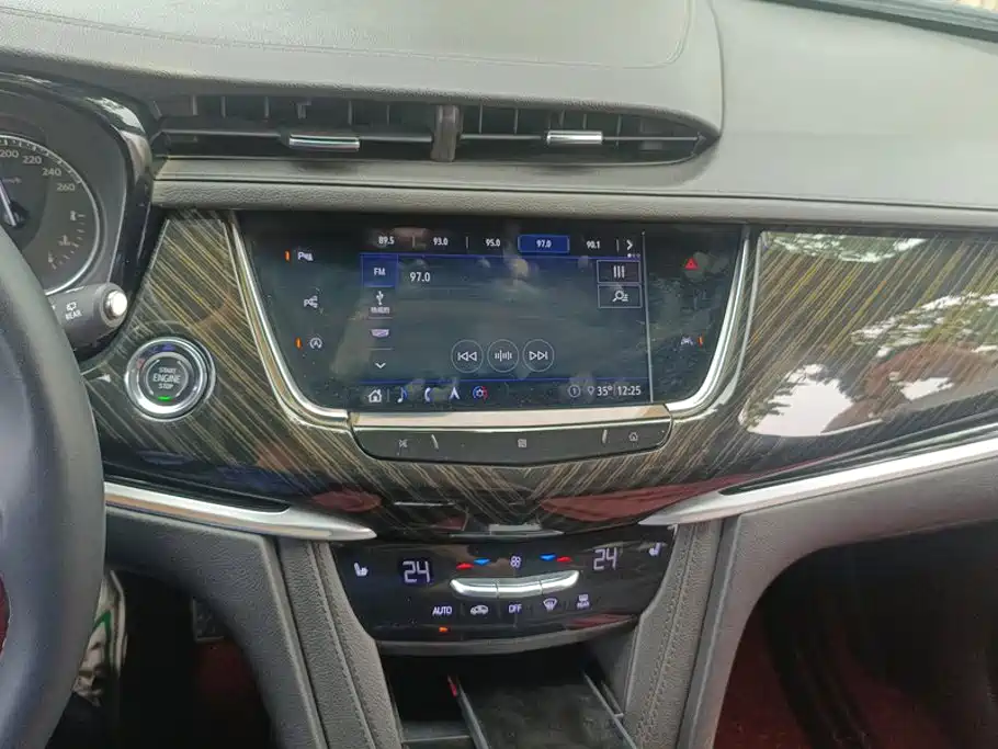 Photo 13 - Cadillac XT6