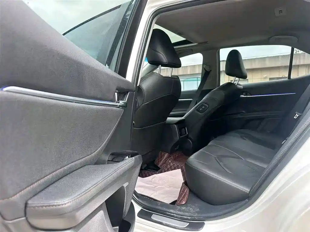 Toyota Camry 2021 2.0G Luxury Edition фото 3
