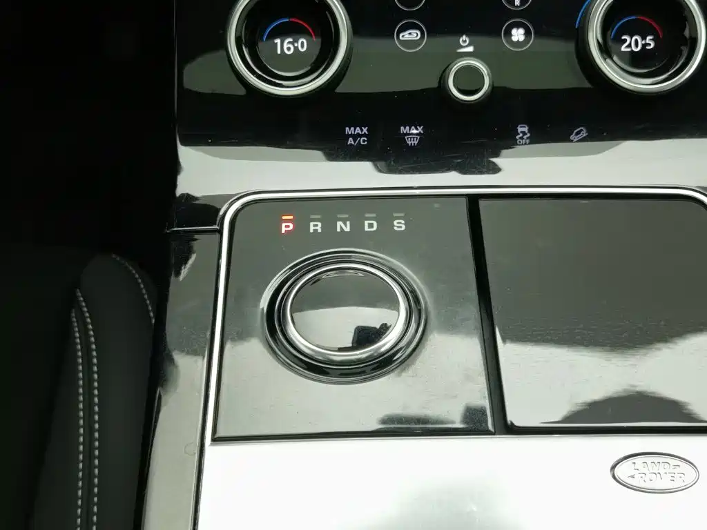 Фото 13 - Land Rover Range Rover Velar