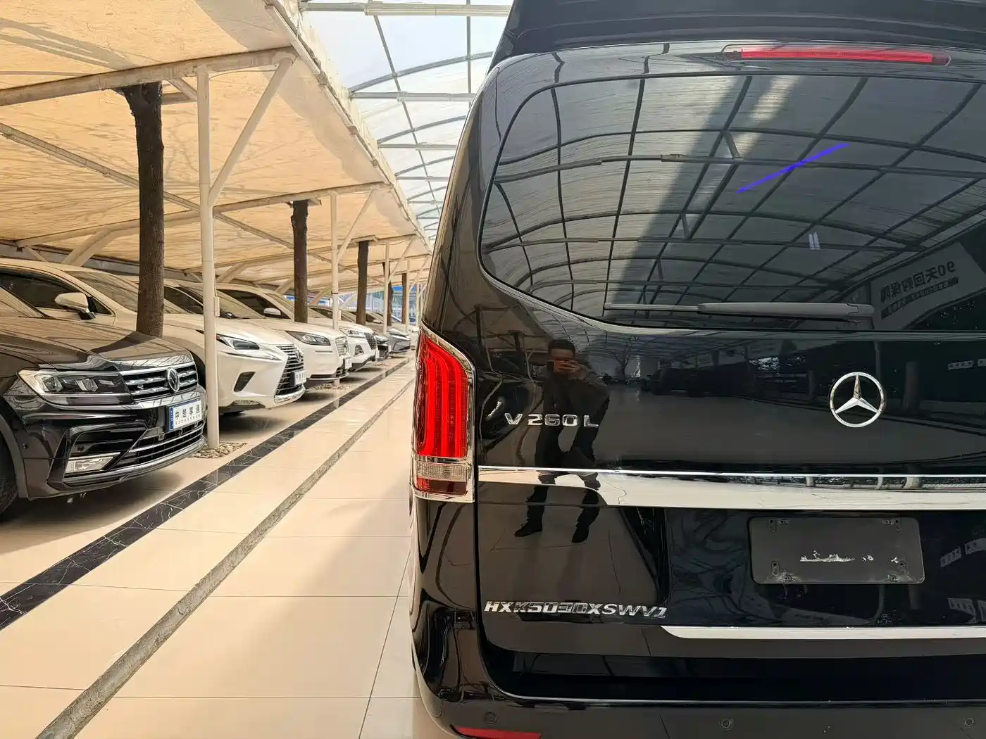 Mercedes-Benz V-Class 2017 Model V 260 L Premium Extended Edition фото 6