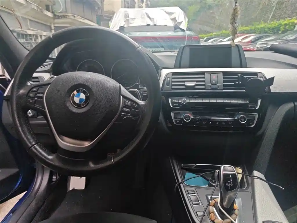BMW 3 Series 2017 320i M Sport фото 13