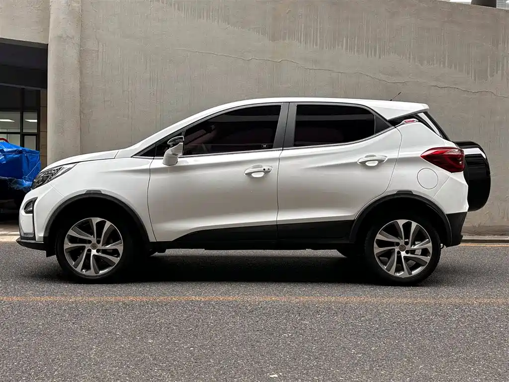 BYD Yuan 2017 1.5L Auto Cool Connect фото 3