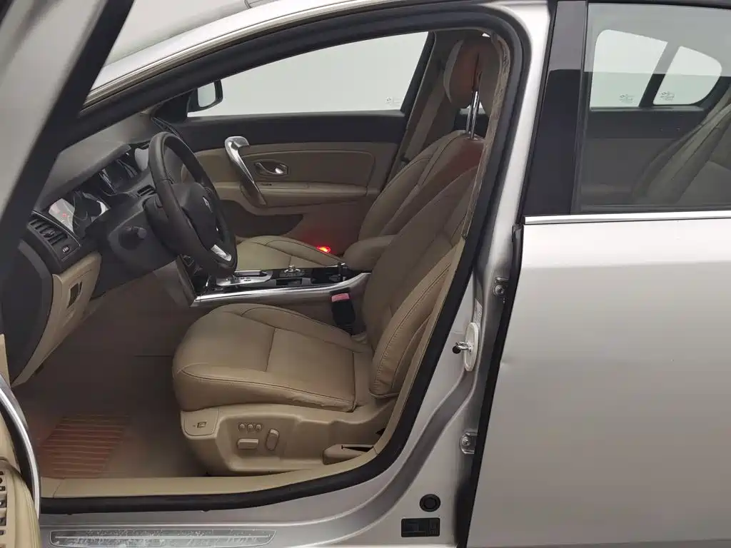Photo 10 - Renault Latitude