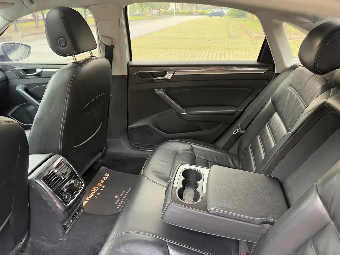 Volkswagen Passat 2017 330TSI DSG Luxury фото 22
