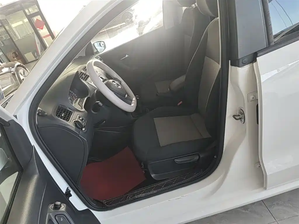 Volkswagen Polo 2016 1.4L Manual Trend фото 11