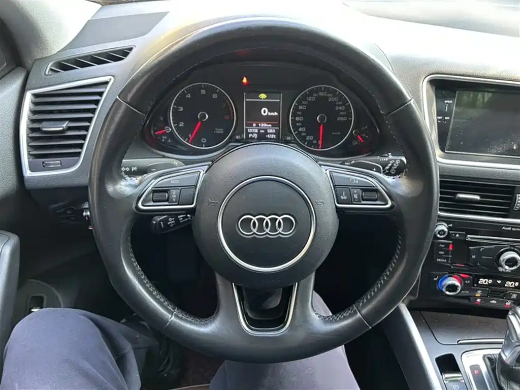 AUDI Q5