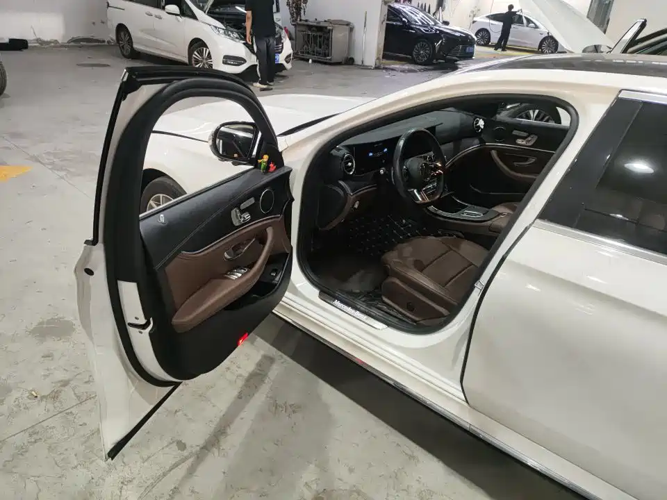 Фото 6 - Mercedes-Benz E-Class
