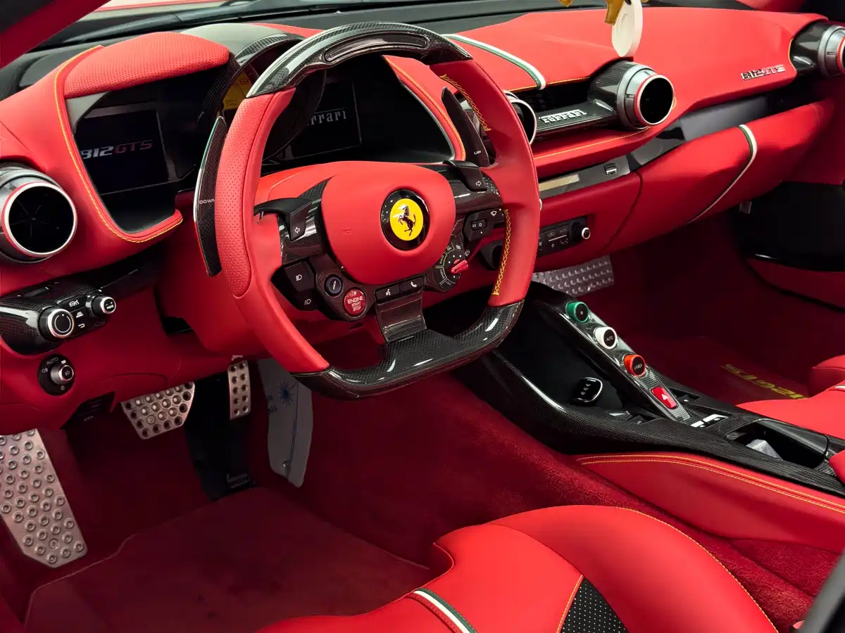 FERRARI 812