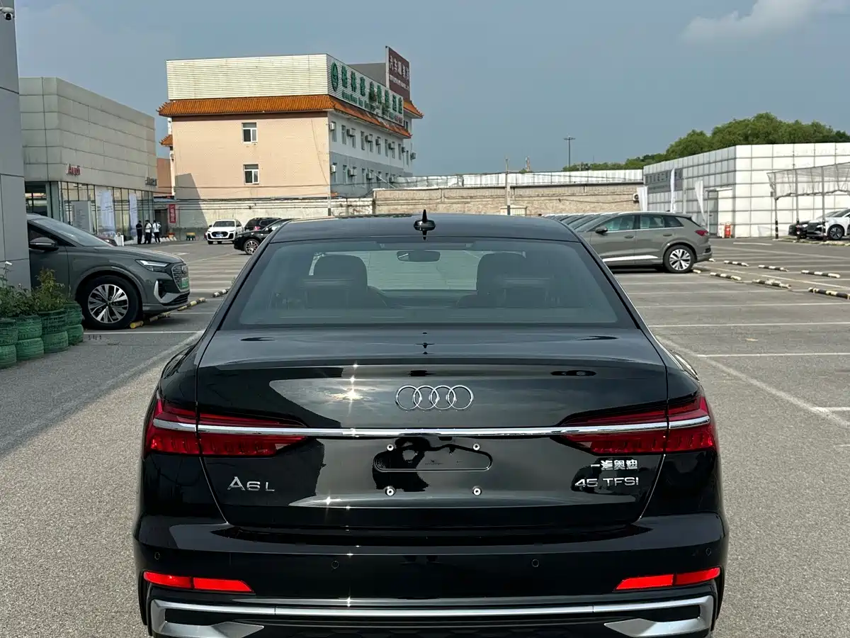 Photo 8 - Audi A6L