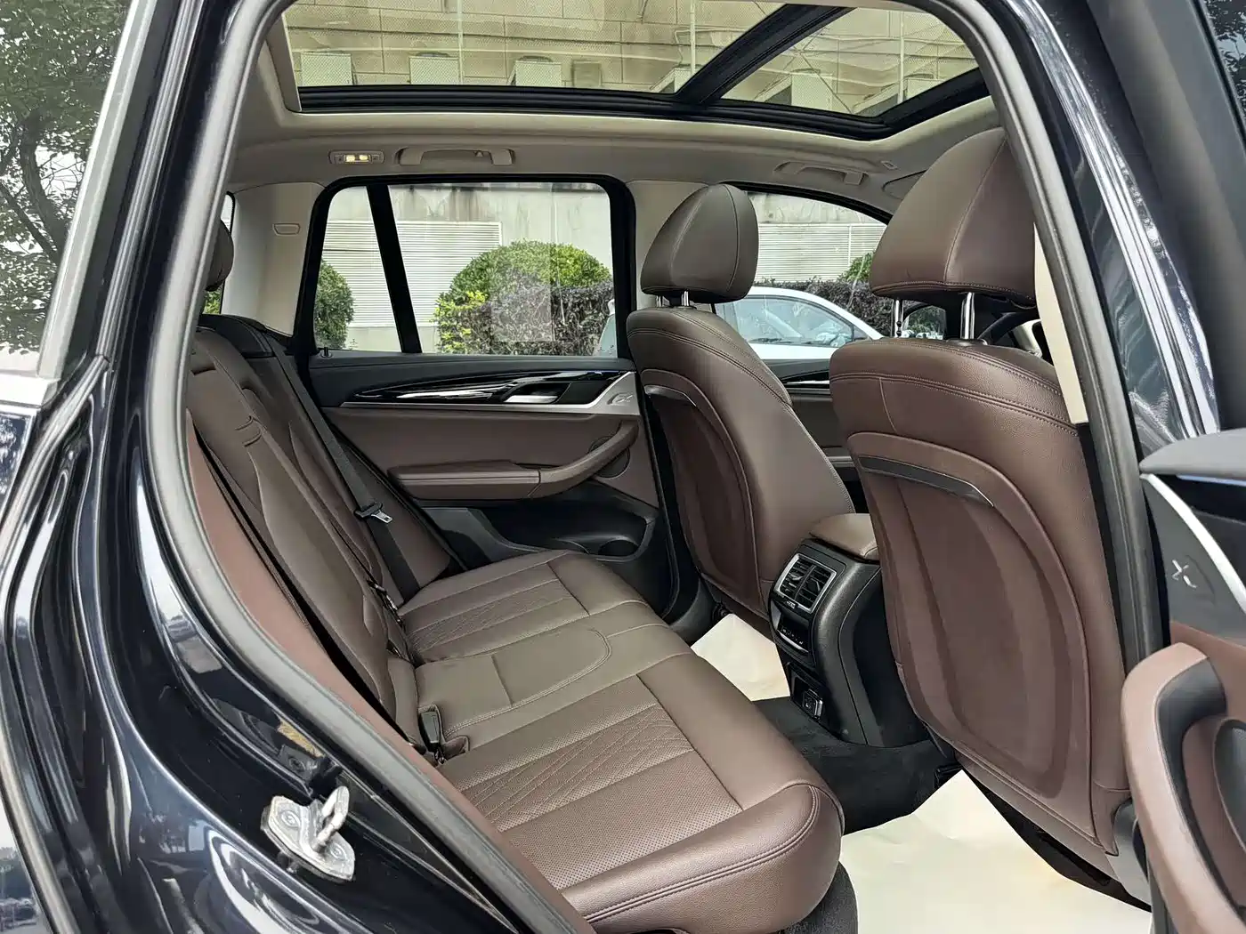 BMW iX3 2022 Leading Edition фото 9