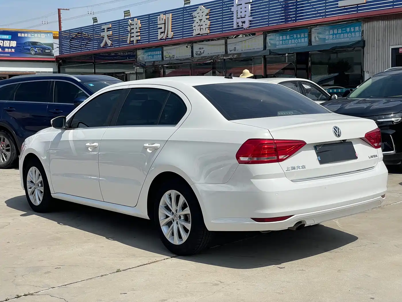 Volkswagen Lavida 2015 1.6L Automatic Comfort Edition фото 11