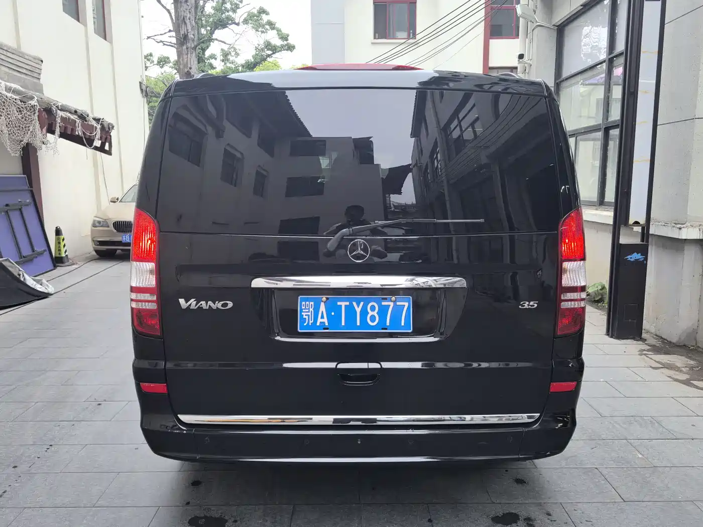 Mercedes-Benz Viano (Import) 2011 3.5L 125th Anniversary Edition 7-Seater фото 7