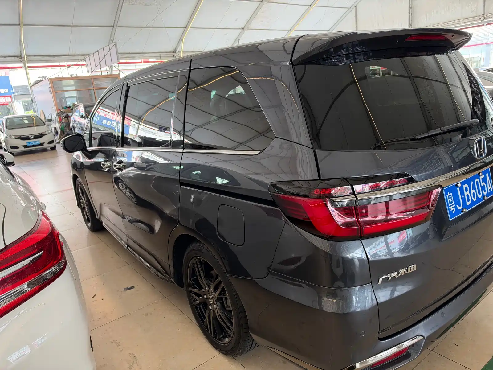 Photo 11 - Honda Odyssey