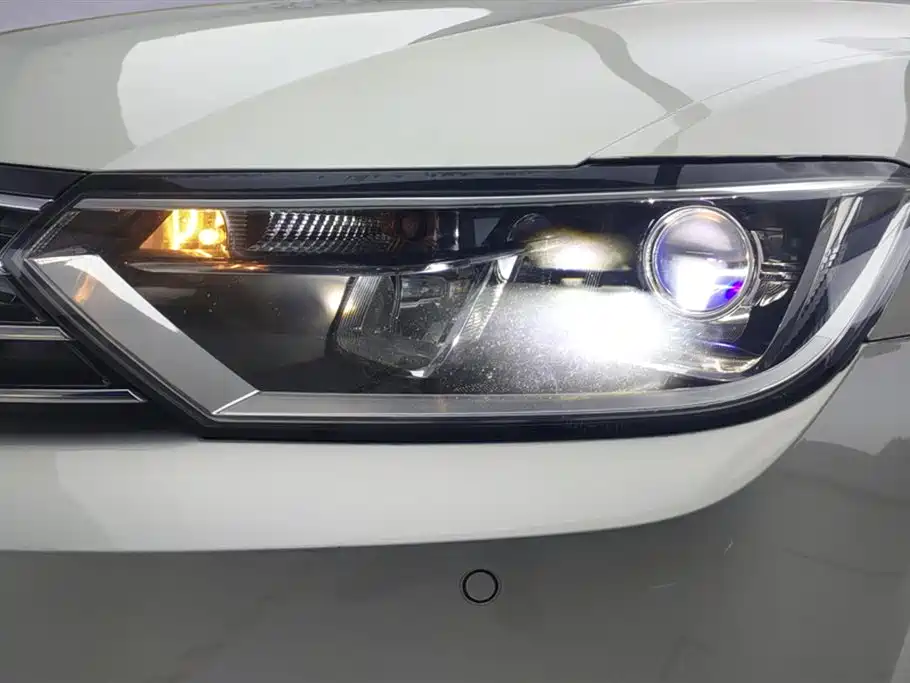 Volkswagen Magotan 2018 330TSI DSG Leading фото 5