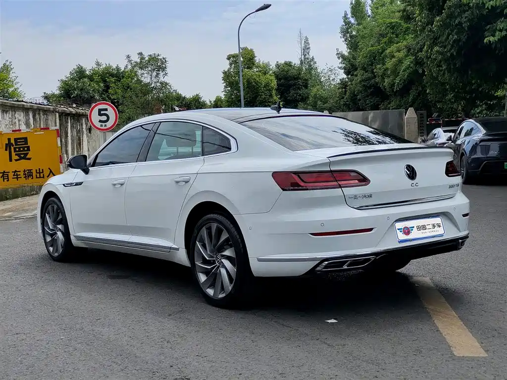 Volkswagen FAW-Volkswagen CC 2023 380TSI Eye-catching Edition фото 4