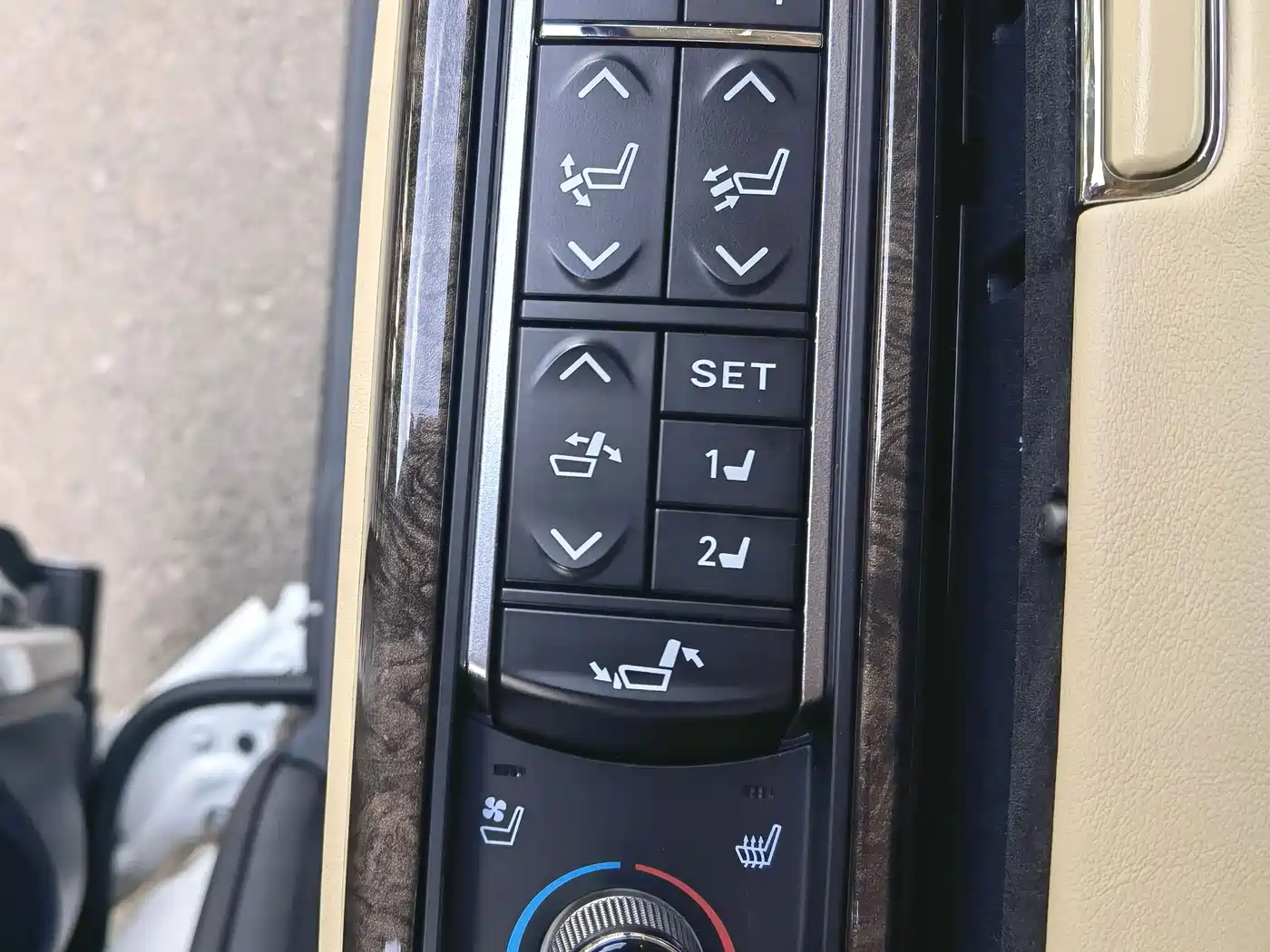 Toyota Vellfire 2020 Twin Engine 2.5L HV Premium Edition фото 31
