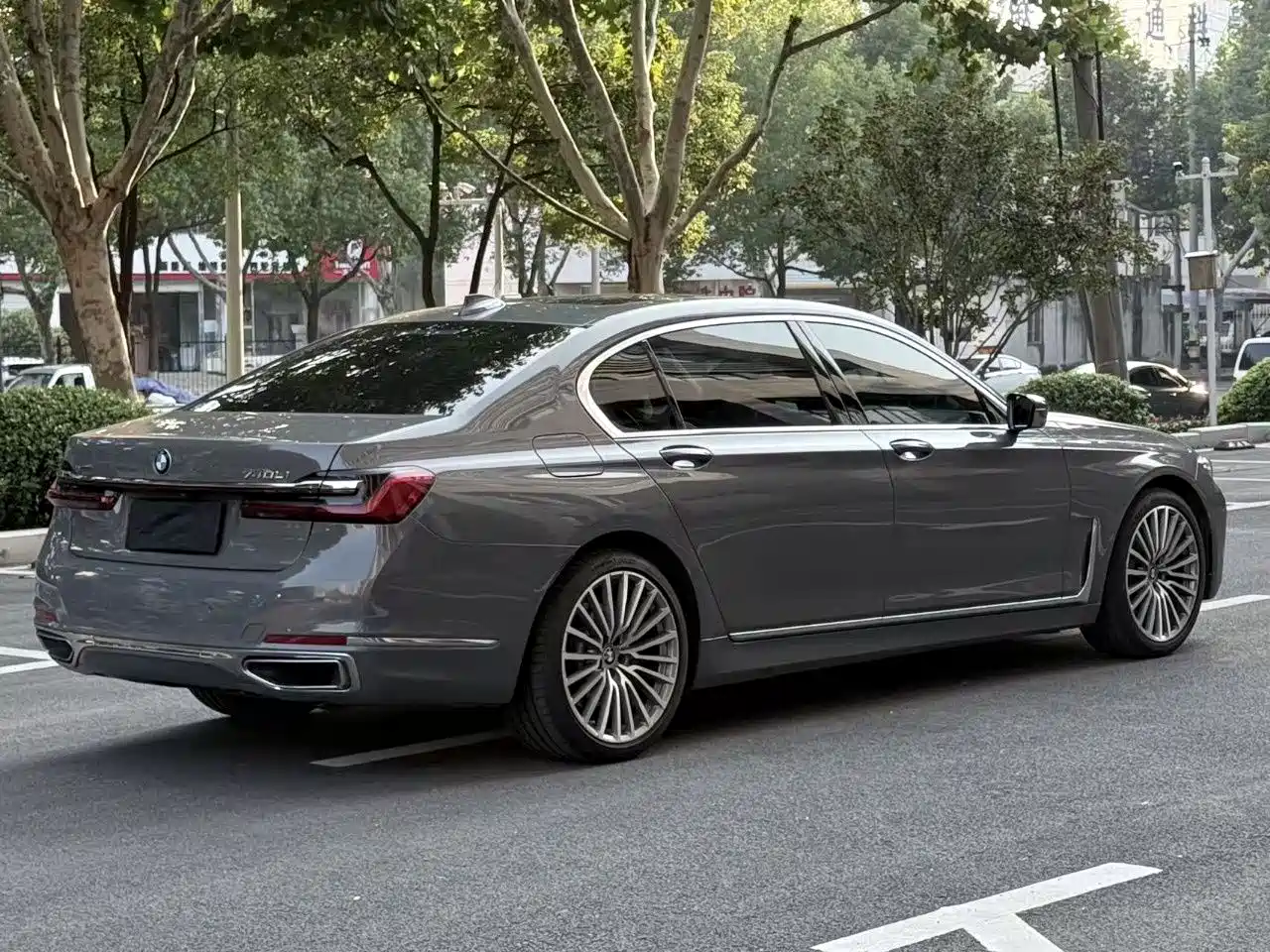 صورة 7 - BMW 7 Series