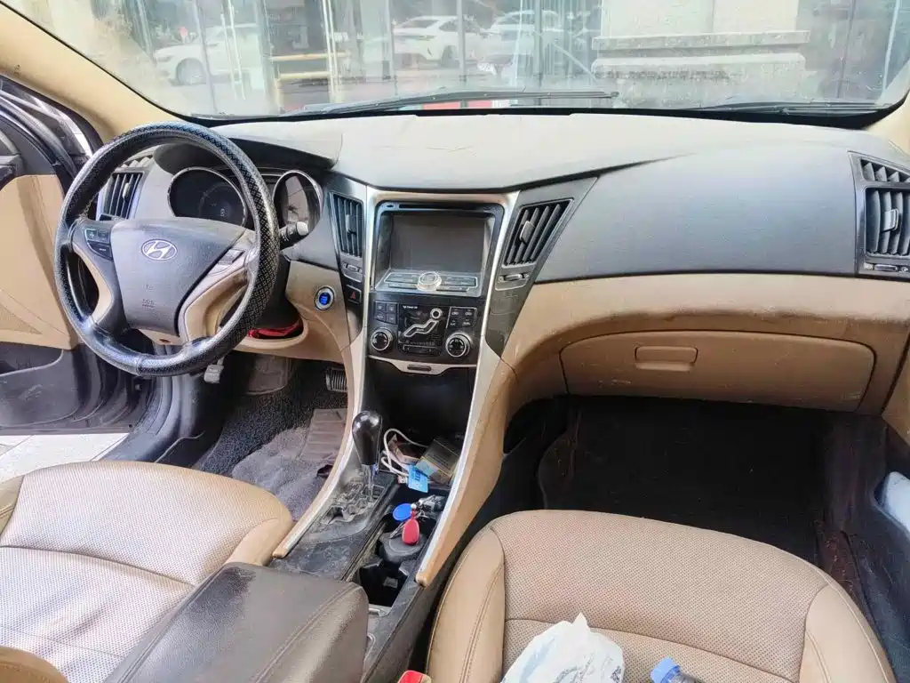 Photo 12 - Hyundai Sonata