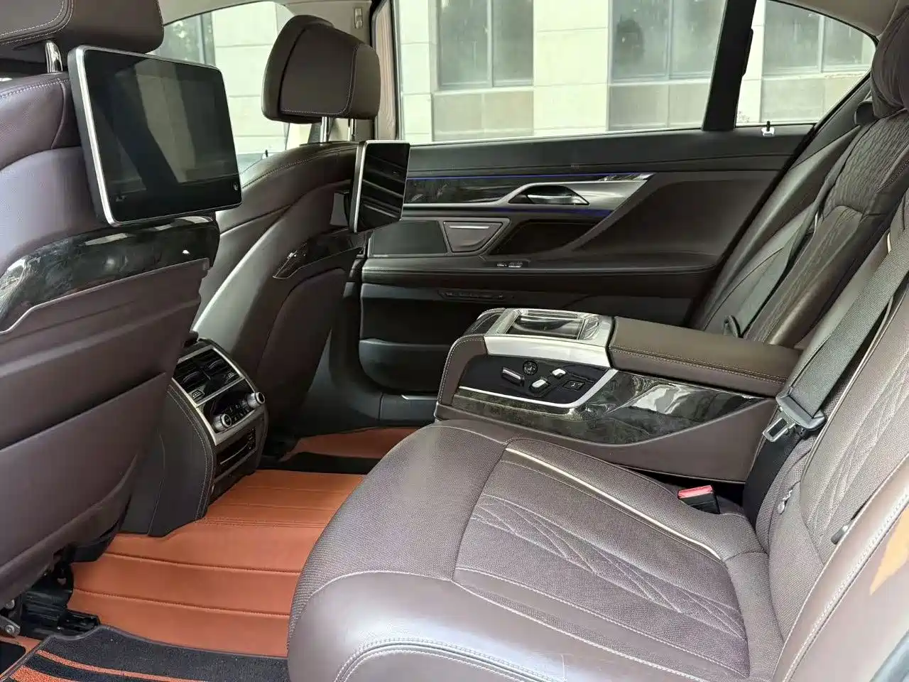 صورة 6 - BMW 7 Series