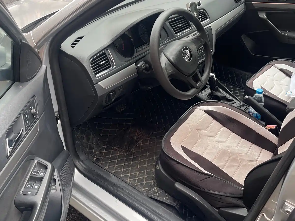 Volkswagen Lavida 2015 1.6L Automatic Trend Edition фото 7