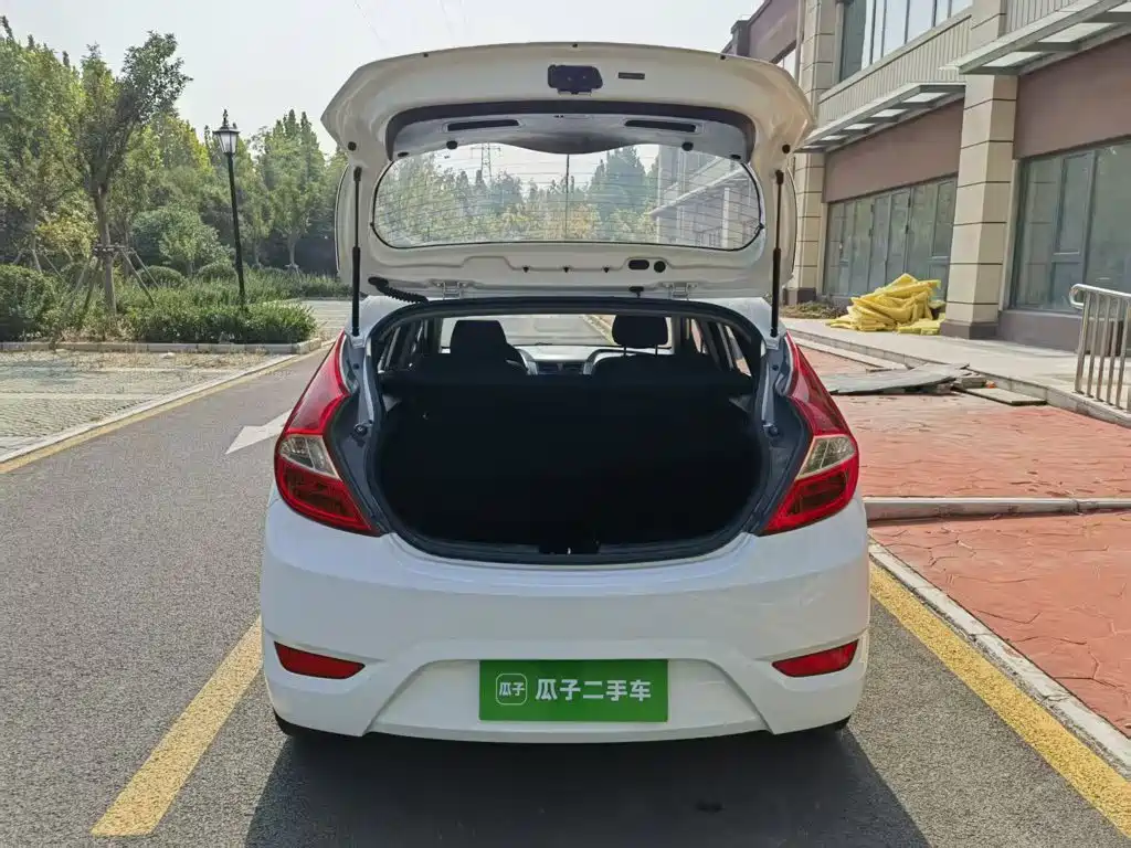 صورة 19 - Hyundai Reina