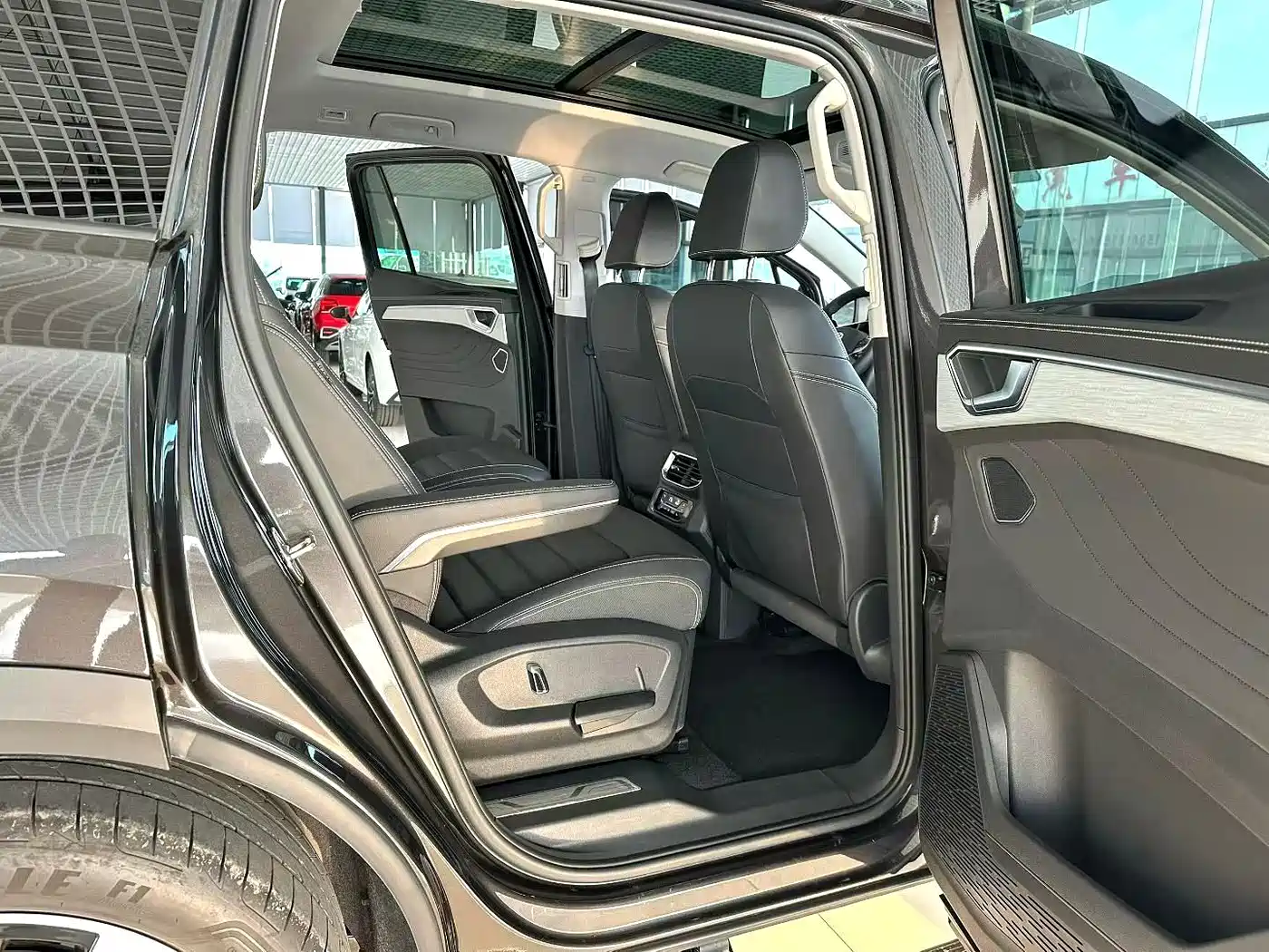 Volkswagen Talagon 2023 Facelift 380TSI 4WD Luxury Premium Pro Edition 6-Seater фото 10