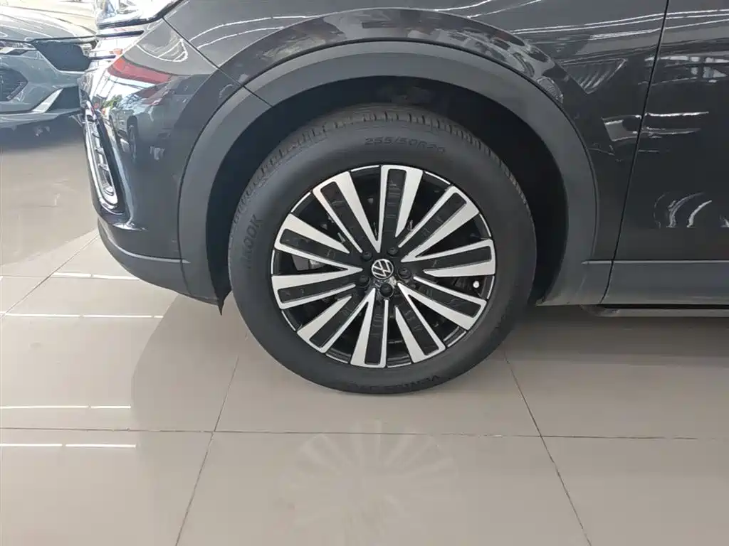 Volkswagen Talagon 2023 330TSI Luxury Touring Edition фото 23