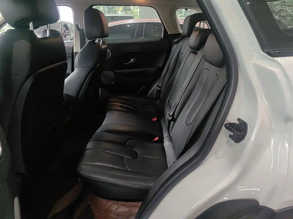 Land Rover Range Rover Evoque 2015 2.0T 5-Door Intelligent Edition фото 17