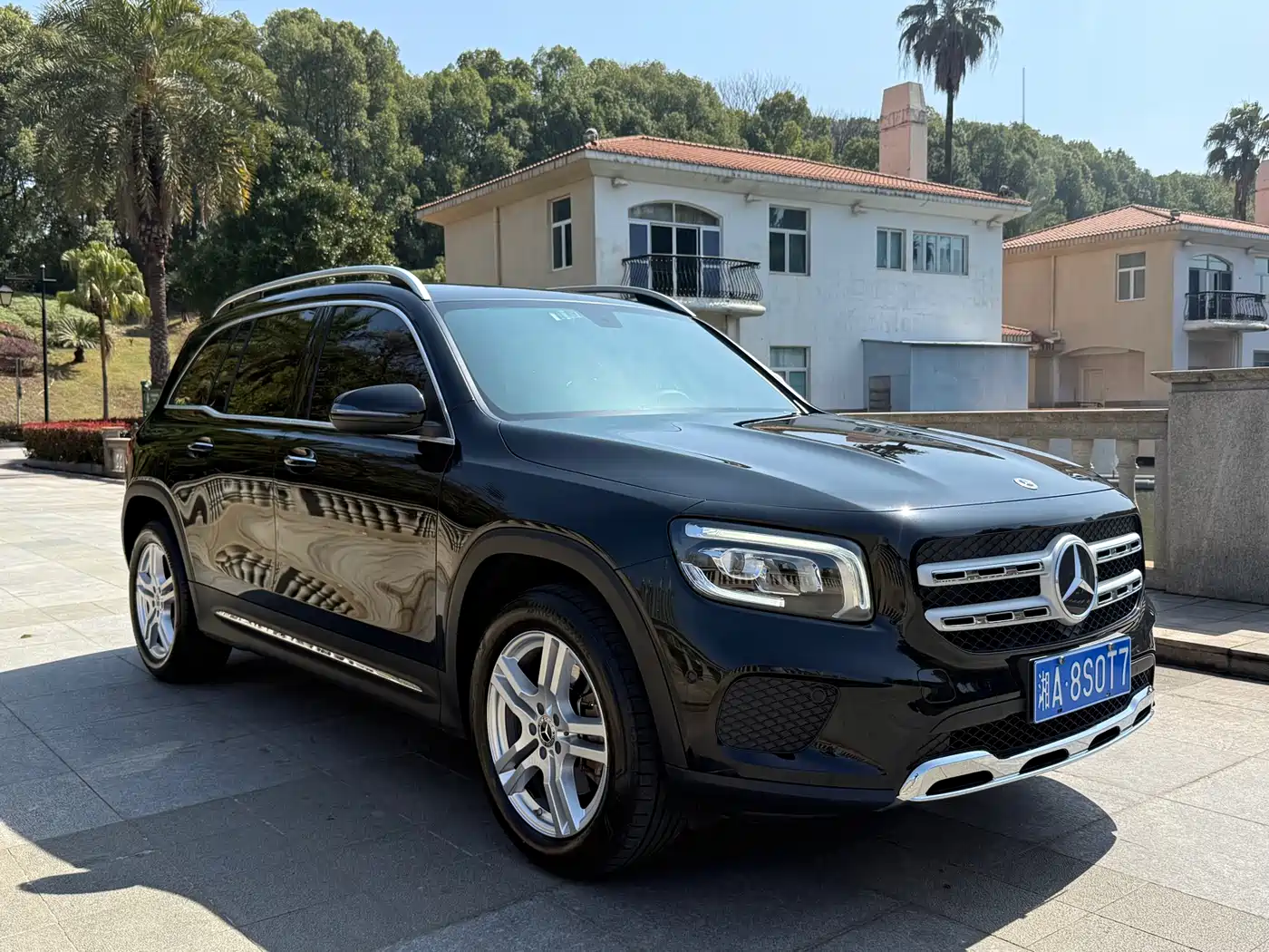 MERCEDES-BENZ GLB