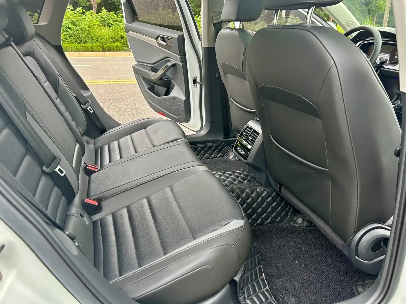 Volkswagen Sagitar 2022 280TSI DSG Surpassing Edition фото 13