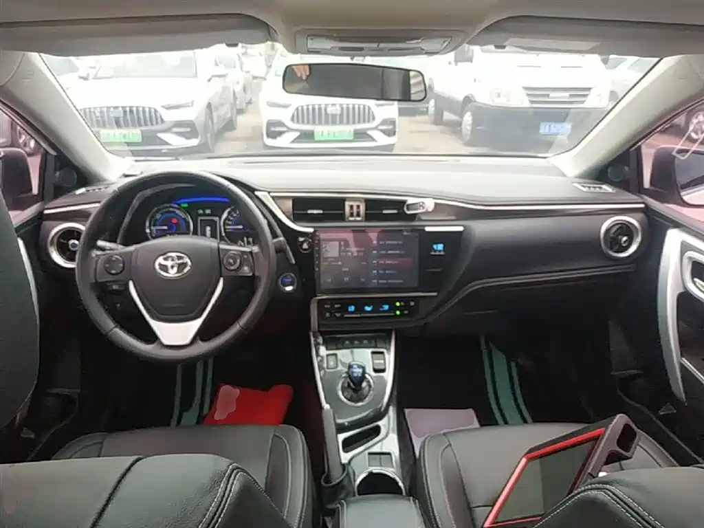 Toyota Corolla 2017 Facelift Hybrid 1.8L E-CVT Elite Edition фото 10