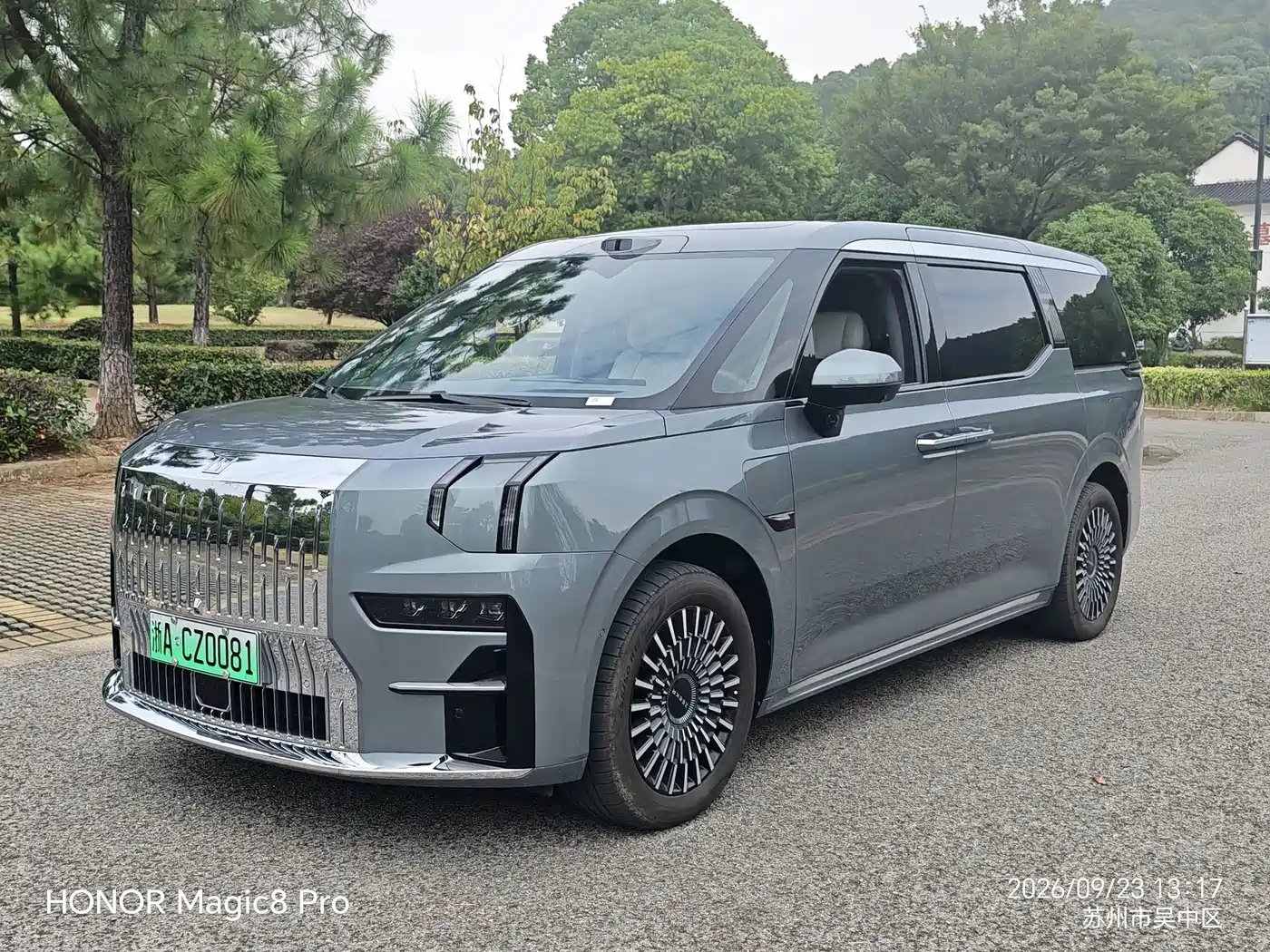 ZEEKR 009 2025 2024 6-seat Executive AWD 108kWh