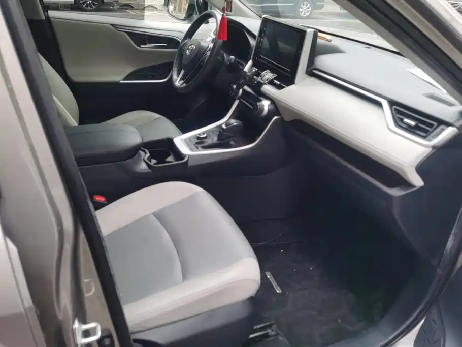 Toyota RAV4 Rongfang 2020 Hybrid 2.5L E-CVT AWD Flagship Edition фото 8